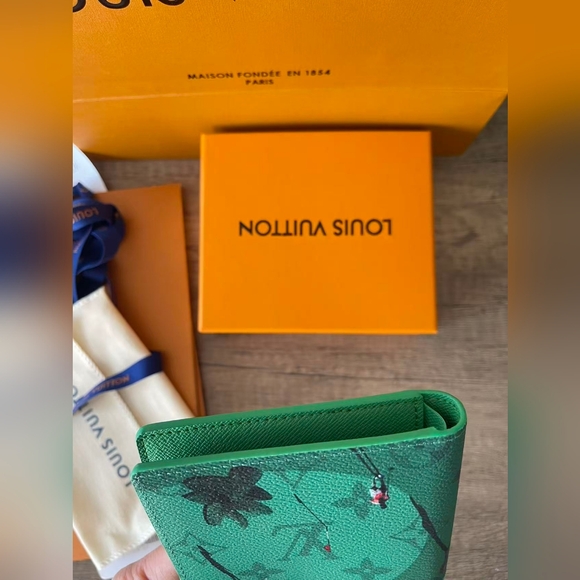 Louis Vuitton Green Slender Wallet - Picture 10 of 11
